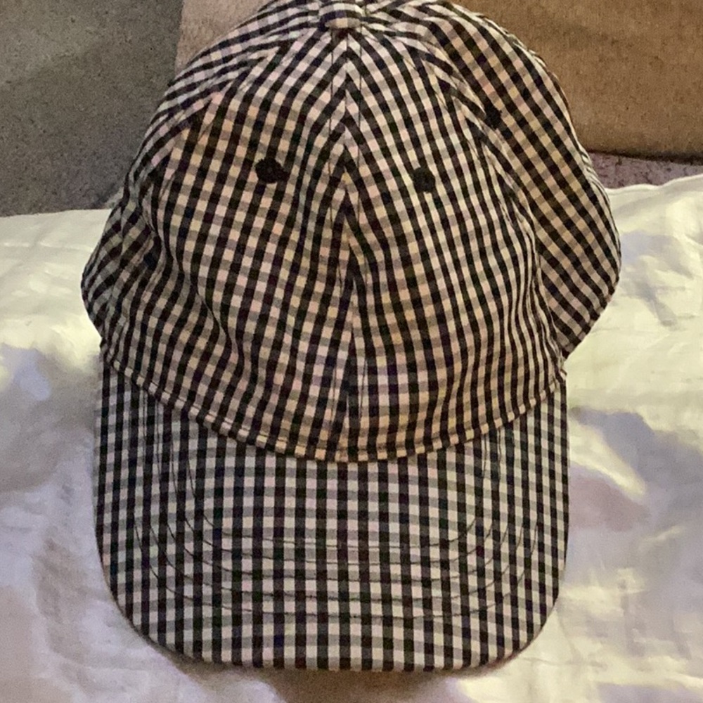 🖤NWOT Fun to Wear Checkered Hat Makes the Perfect Gift 🖤